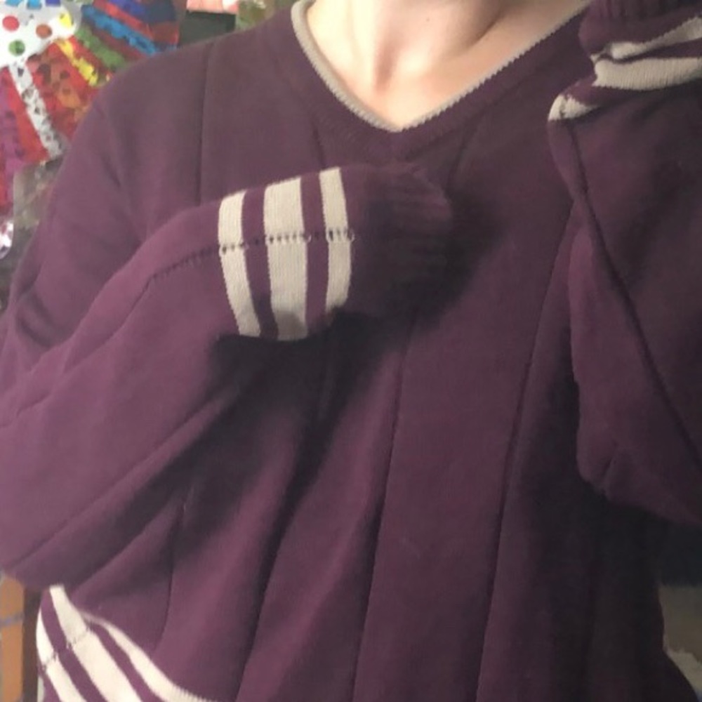 Maroon sweater